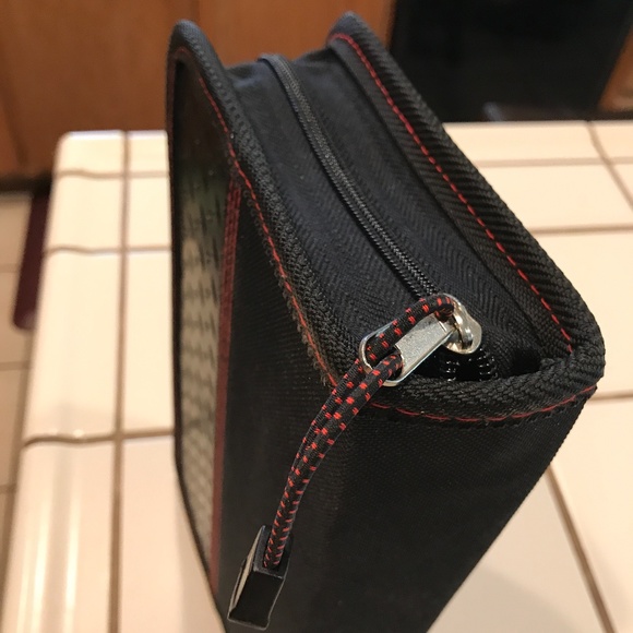 Poker chip set. - Picture 3 of 7